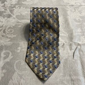 “5/$20” Geoffrey Beene 100% silk Italian tie